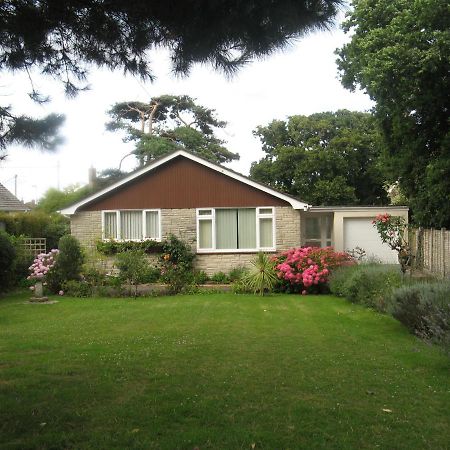 Pine Lodge Barton on Sea Exterior photo