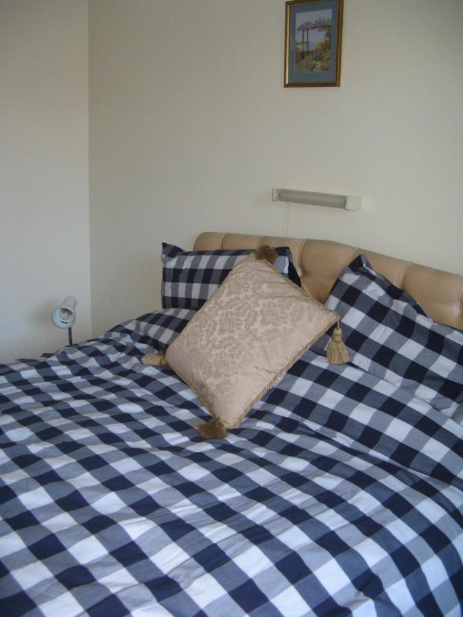 Pine Lodge Barton on Sea Exterior photo