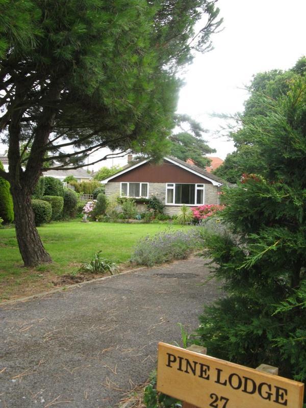 Pine Lodge Barton on Sea Exterior photo